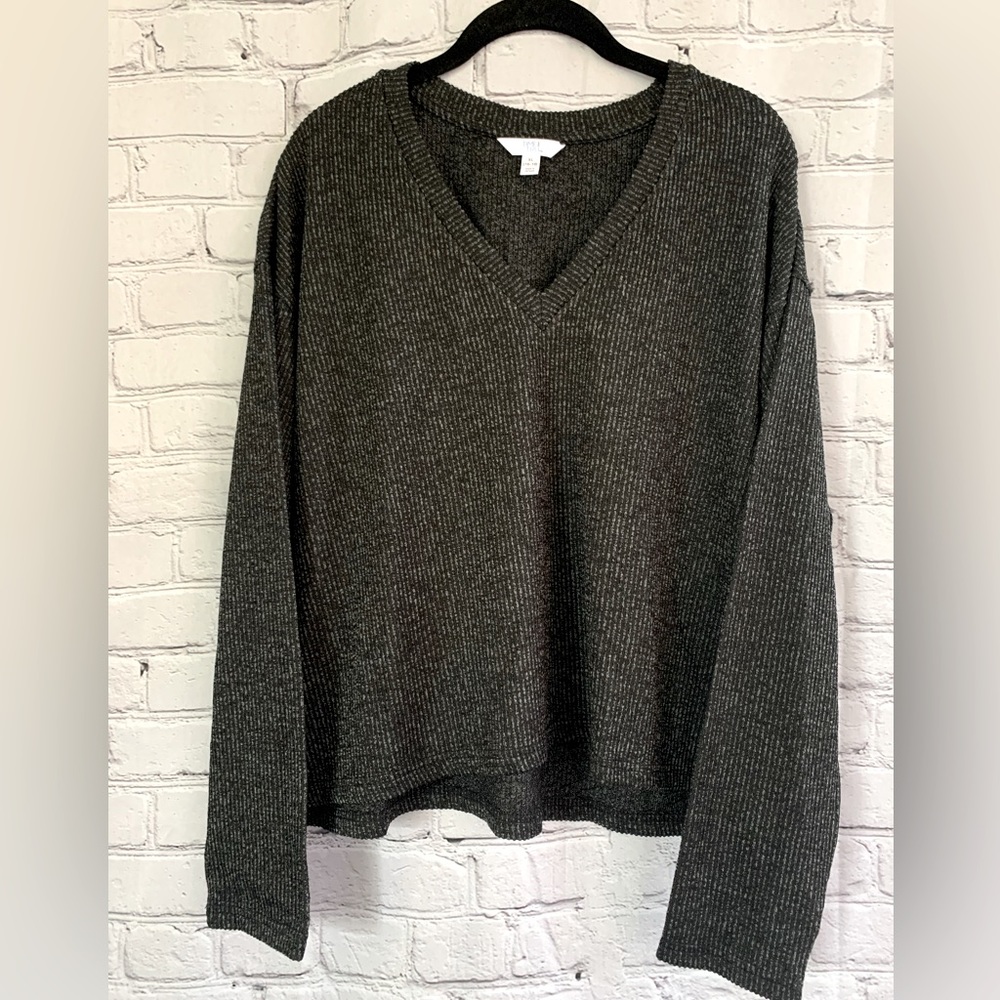 Time & Tru Heather Gray Rib Knit Cropped Relaxed Fit Sweater V Neck XL NWT - Picture 7 of 8